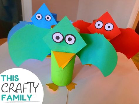 Hatching dinosaur egg craft - This crafty family Family Crafts For Kids, Astronaut Craft, Handprint Flowers, Elephant Craft, Mummy Crafts, Afternoon Crafts, Pen Toppers, Jellyfish Craft, Teacup Crafts