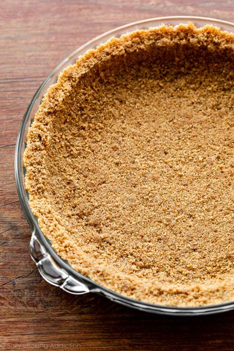 How to make the best graham cracker crust that holds shape and is perfect for your pies, cheesecakes, and bar desserts. Recipe and tutorial on sallysbakingaddiction.com Easy Cheesecake Pie, Best Graham Cracker Crust, Graham Cracker Crust Recipe, Graham Cracker Recipes, Bar Desserts, Homemade Pie Crust Recipe, Graham Cracker Crust Pie, Homemade Graham Crackers, Cheesecake Pie