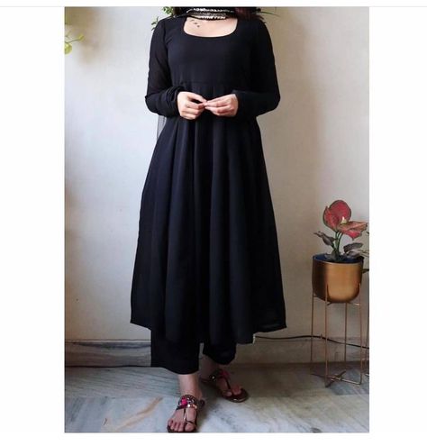 Black Plain Anarkali Dress, Black Patiyala Suits Designer, Plain Black Kurti Design Style, Simple Black Kurti Designs, Plain Anarkali Dress Simple, Black Suit For Women Indian, Black Kurti Design, Plain Anarkali Suits, Black Suit For Women