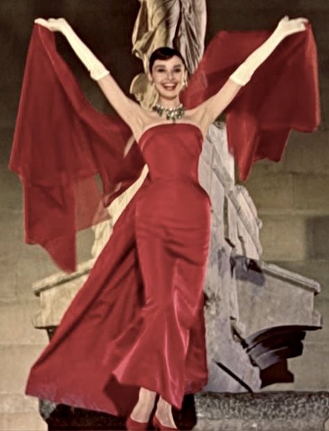 60s Evening Dress, 60s Red Carpet, Iconic Audrey Hepburn, Evening Dresses Couture, Movie Dresses, Award Dresses, Audrey Hepburn Dress, Hepburn Dress, Matric Dress