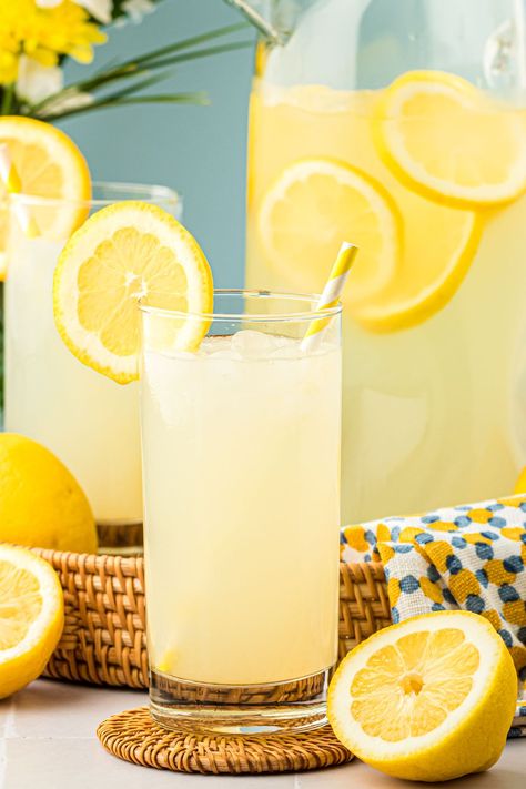 This Best Lemonade Recipe combines freshly squeezed roasted lemon juice with water and sugar to make an irresistible summertime drink! Plus, I've included my secret step for making the most incredible-tasting homemade lemonade! Main Squeeze Bachelorette Party, Best Lemonade Recipe, Main Squeeze Bachelorette, Preppy Drinks, Best Homemade Lemonade, Fresh Lemonade Recipe, Homemade Lemonade Recipe, Good Lemonade Recipe, Lemon Juice Recipes