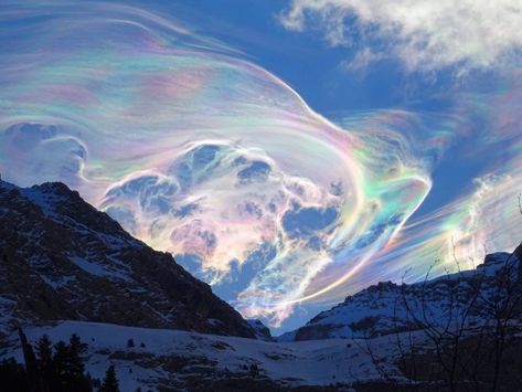 Iridescent Clouds, Strange Weather, Optical Phenomena, Creepy Backgrounds, Strange Events, Rainbow Sky, Mysterious Places, Atmospheric Phenomenon, Light Wave