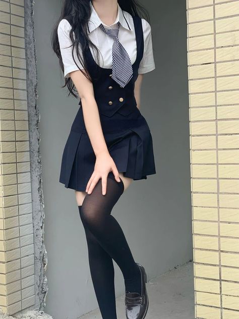 Korean School, School Uniform Skirts, Uniform Skirt, Summer Sets, Korean Shorts, Preppy Style Summer, Y2k Aesthetic Outfits, Estilo Preppy, Aesthetic Women