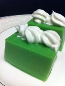 ALWAYS ONO - Happy Mom Cooking: Avocado-Lime Dessert Goblin Food, Lime Jello Recipes, Gelatin Desserts, Layered Jello, Avocado Dessert, Lime Desserts, Gelatin Dessert, Moms Cooking, Dessert Board