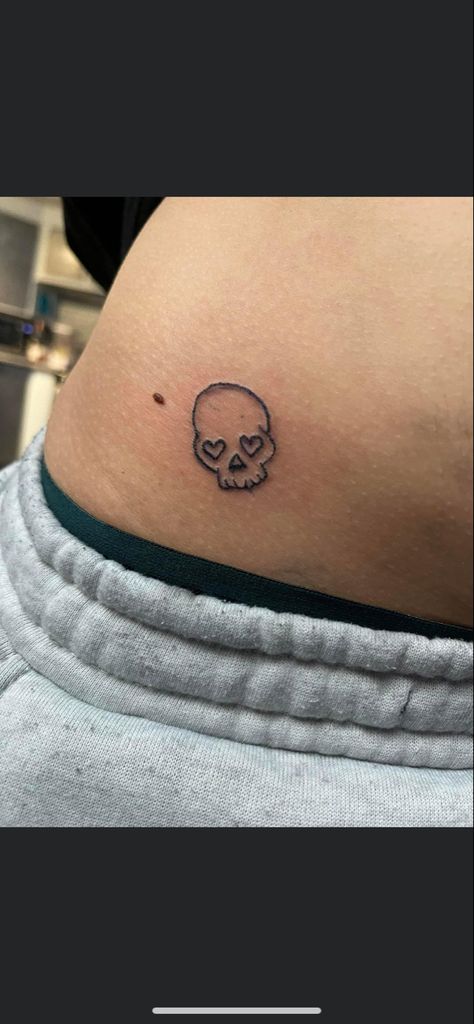 Cute Trendy Tattoos, Simple Cheap Tattoos, Small Edgy Tattoos Simple, Alternative Tattoo Ideas Grunge, Small Alt Tats, Small Tattoos Alt, Stick And Poke Tattoo Placement, Stick And Poke Tattoo Ideas Y2k, Finger Bone Tattoo