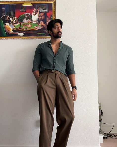 Best Trousers For Men, Smart Trousers Outfit Mens, Bohemian Formal Men, Men Style Outfits Summer, Earth Tone Formal Outfit Men, Mens Earth Tone Outfits Casual, Mens Summer Looks, Brown Khaki Pants Outfit Men, Man Vintage Outfit