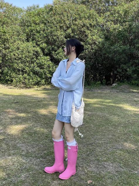 Pink Rain Boots Outfit, Pink Hunter Boots Outfit, Rain Boots Outfit, Pink Hunter Boots, Rain Boot Outfit, Gum Boot, Hunter Boots Outfit, Pink Rain Boots, Pink Rain