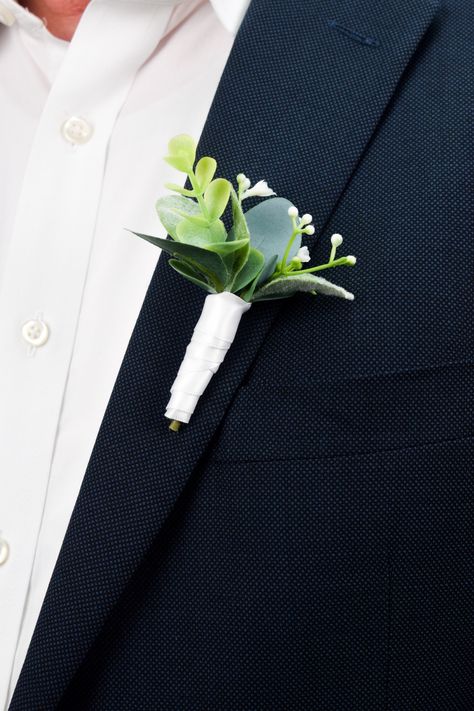 Wedding Father Of The Bride, Silk Flower Boutonniere, Boutineer Wedding, Blue Boutonniere, Groom Style Wedding, Boutonnieres Prom, Smith Wedding, Blue Eucalyptus, White Boutonniere