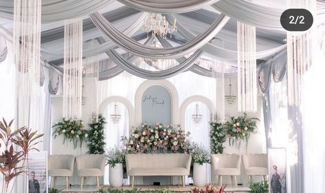 Dekor Pernikahan Aesthetic, Venue Wedding Indoor, Dekor Pernikahan Simple, Tenda Nikahan, Dekor Pelaminan Modern, Dekorasi Wedding Simple, Pelaminan Simple, Pelaminan Aesthetic, Reception Entrance Decor