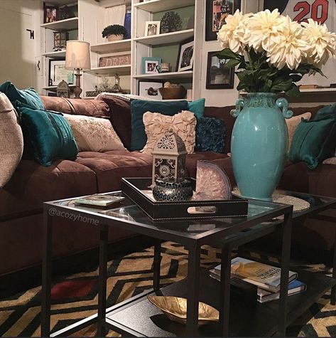 21 Turquoise Room Decoration Ideas & Designs | House & Garden DIY Turquoise Living Room Decor, Living Room Decor Brown Couch, Turquoise Room, Living Room Turquoise, Brown Living Room Decor, Brown Couch Living Room, Teal Living Rooms, Turquoise And Brown, Brown Couch