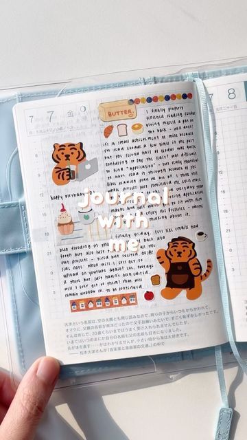 Rachel | Journal on Instagram: "journal with me 🍞 first time sharing a page from my hobonichi original avec 🫧 ngl a little nervous 😆 - any encouragements will be well appreciated 🥹🫶🏻 but hobonichi has been one of my favorites for many years and I love journaling in it! the layout + journal size is just so much fun ☕️🥐 a little side note: I’m now in my 6th year of using hobonichi (ほぼ日6年生です🌱) I’ve tried art journaling in it, memory keeping, as a planner, or just plain writing and it ALL works 😳✨ happy tuesday! hope you have a lovely day today 🤍 ——— supplies info washi tape: - GONGJANG // wriggle masking tape - color line @green_gongjang stickers: - MUZIK TIGER // Daily Tiger Stickers 09 @muziktiger (purchased from @sukoshimart ) - SUATELIER // mini series - no. 103 food 02 @suateli Hobonichi Original Layout, Hobonichi Cousin Inspiration, Daily Journal Page Ideas, Daily Journaling Aesthetic, Hobonichi Daily Pages, Hobonichi Daily Layout, Journal First Page Ideas Inspiration, Hobonichi Cousin Daily Layout, Hobonichi A6 Ideas