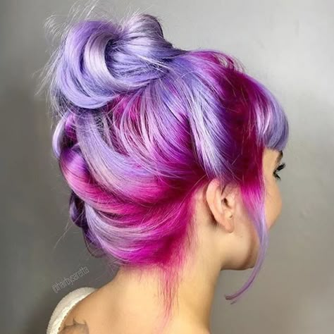 Major Trend Alert: 2017 is All About Fluid Hair Painting Purple Hair Color Ombre, Pink And Purple Hair, Purple Ombre Hair, Hair Color Pastel, Lavender Hair, Makijaż Smokey Eye, Hair Color Purple, Ombre Hair Color, Hair Images