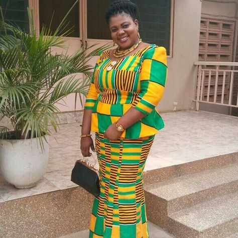 Kaba Styles For Older Women, Kente Styles Ghana Women, Kente Styles For Older Women, African American Fashion, Kente Dress, Traditional African Clothing, Kente Styles, Best African Dresses, African Wear Dresses