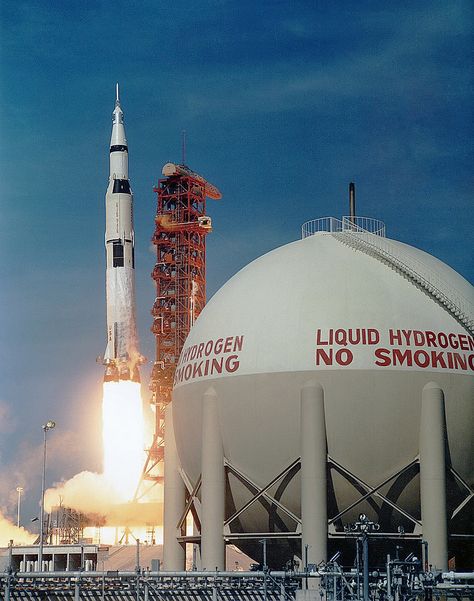 Saturn 5, Apollo Moon Missions, Outer Space Wallpaper, Apollo Space Program, Nasa Space Program, Nasa Photos, Apollo Program, Nasa Apollo, Apollo Missions