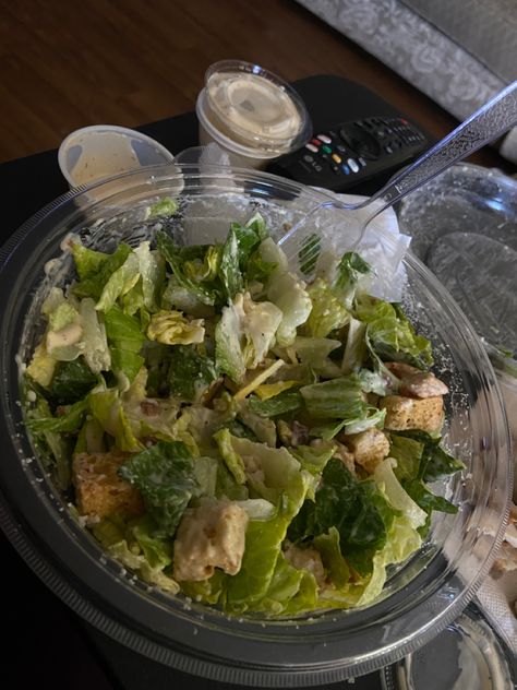 Caesar Salad Bowl, Food Salad, Cesar Salad Meal Prep, Cesar Salad Aesthetic, Southwest Ceaser Salad Panera, Caesar Salad Aesthetic, Salad Bowl, Salad Aesthetic, Salad Ideas