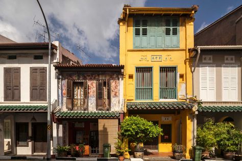 Singapore’s Candy-Colored Shop-Houses Are a Record of the City’s Multicultural History Singapore House, Singapore Architecture, National University Of Singapore, Singapore City, Travel House, House Color Palettes, Sky Garden, Sims House, Facade House