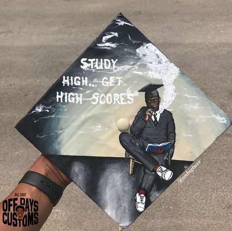 just an idea for your ✨high✨school grad cap ;) Graduation Cap Decoration For Guys, Graduation Hair Ideas Grad Cap, School Girly, Graduation Goals, Funny Graduation Caps, Friends Graduation, Graduation Hats, Cute Senior Pictures, College Grad Cap Ideas