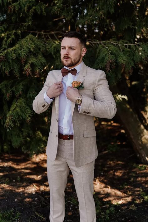 Beige Suit Bow Tie, Wedding Suits Groom Checkered, Beige Suit Red Tie, Champagne Groom Suit, Groom Cream Suit, Groom Suit Bow Tie, Groom Suit Trends, Sage Wedding Ideas, Groomsmen Burgundy