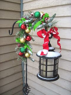 Outdoor Christmas Diy, Outside Christmas Decorations, Country Christmas Decorations, Christmas Porch Decor, Christmas Decorations Diy Outdoor, Diy Christmas Decorations Easy, Tiny Space, Home Decor Christmas, Christmas Lanterns