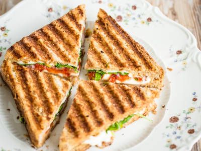 Carrabba's Italian Caprese Panini Recipe Sandwich Indian, Grilled Sandwich Recipe, Grilled Chicken Sandwich, Fruit Sandwich, Panini Recipes, Easy Sandwich Recipes, Food Factory, Chicken Sandwich Recipes, Simple Sandwiches