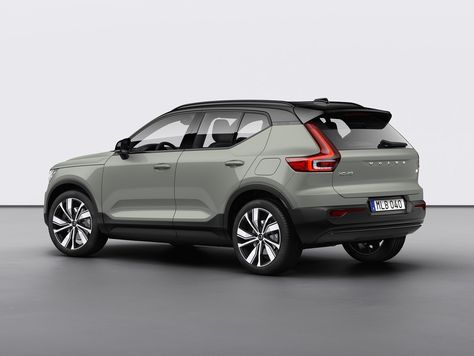 Volvo XC40 Recharge P8 AWD, 733 Sage Green with roof in contrast colour 019 Black Stone and 20” 5-Double Spoke Black Diamond Cut Alloy Wheel 1133 Volvo Suv, Xc40 Recharge, Volvo C40, Hybrid Trucks, Volvo Xc, Crossover Cars, Luxury Crossovers, Volvo Xc40, New Suv