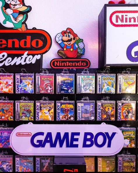 Sala Retro, Video Game Organization, Old Nintendo, Games Room Inspiration, Nerd Room, Retro Games Room, Vintage Console, Kirby Games, I Do Love You