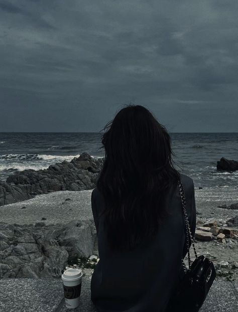 Sara + Core + Aesthetic, Moody Beach, Dark Beach, Aesthetic Pose, Beach Girl Aesthetic, Break The Rules, Beach Night, Adventure Aesthetic, + Core + Aesthetic