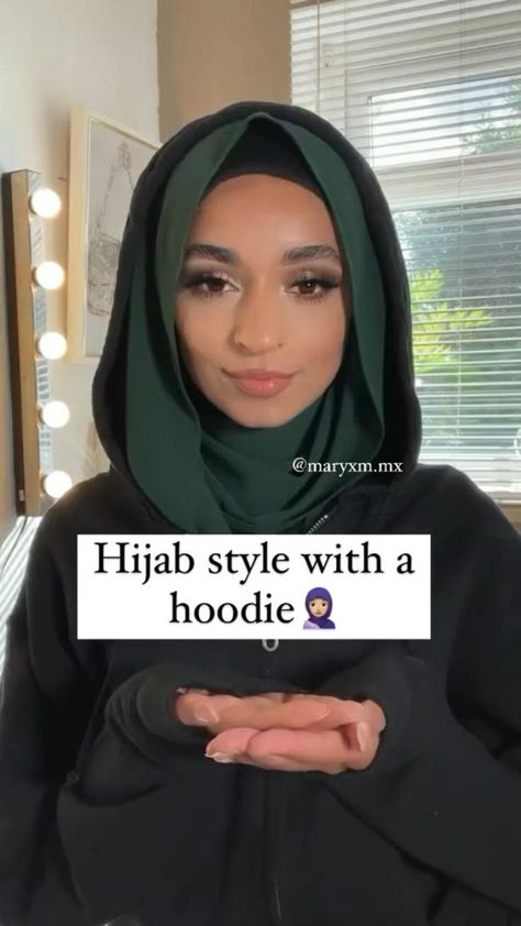 Hijab With Hoodie, Hijab Hoodie, Hijab Turban Style, Street Hijab, Tutorial Hijab Pashmina, Simple Hijab Tutorial, Hijab Simple, Estilo Hijab, Stile Hijab