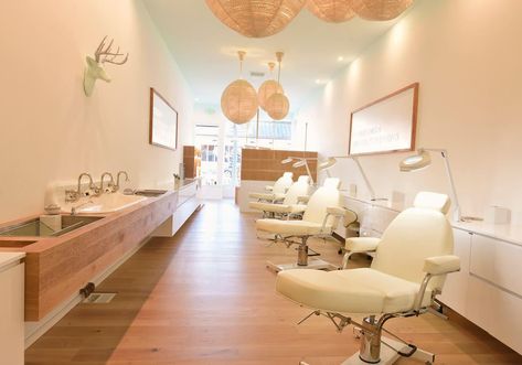 Skincare Studio, Waxing Room, Facial Bar, Airy Room, Beauty Salon Design, Beauty Room Design, Spa Decor, Spa Inspiration, White Chair