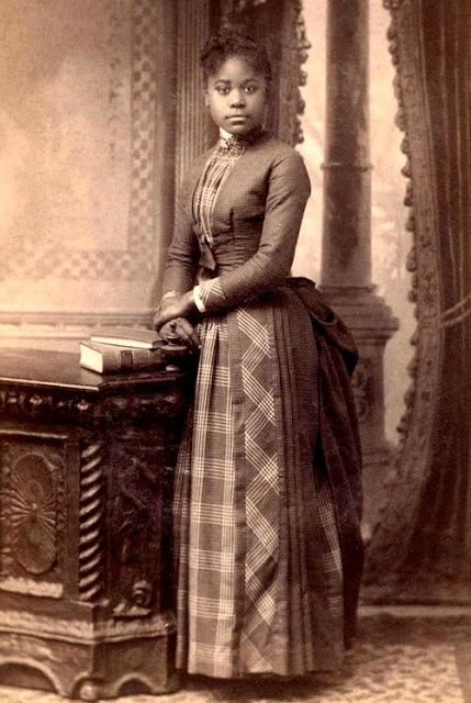 1880s Fashion, Victorian Hairstyles, American Hairstyles, Vintage Black Glamour, African American Hairstyles, Vintage Portraits, Historical Dresses, African American Women, Belle Epoque