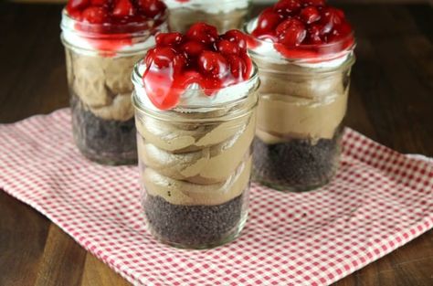 This is a rich and decadent dessert that is perfect for special occasions. So easy to make! The chocolate and cherry combo is a surefire winner for any desserts table. Baking Deserts, Chocolate Cherry Cheesecake, Fancy Deserts, Cheesecake Ideas, Dessert Quick, Melt Chocolate In Microwave, Small Cheesecakes, Cherry Cheesecake Recipe, No Bake Chocolate Cheesecake