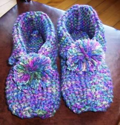 Simple Slippers - Free Pattern Simple Slippers, Crocheted Slippers, Knit Slippers Free Pattern, Crochet Stocking, Knitted Slippers Pattern, Crochet Slipper Pattern, Knitted Booties, Stocking Pattern, Slippers Pattern