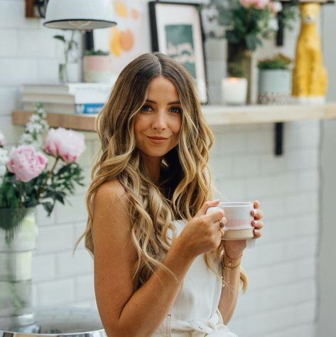 Zoe Sugg Hair, Blonde Highlights Balayage, Zoella Hair, Root Stretch, Deep Eyes, Alfie Deyes, Hair Color Hairstyles, Zoe Sugg, Highlights Balayage