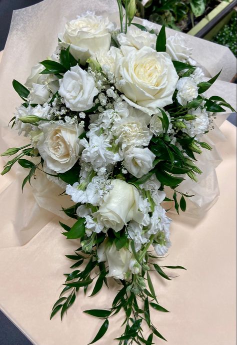 Bridal Bouquet Teardrop, White Cascading Bridal Bouquet, Color Scheme Sage Green, Bride Bouquets White, Elegant Bridal Bouquets, Classic Wedding Bouquet, Wedding Fireplace, White Rose Wedding Bouquet, Teardrop Bouquet