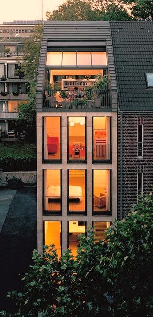 Architecture Townhouse, Urban Houses, Townhouse Exterior, Modern Townhouse, Narrow House, Urban Architecture, Chelsea Flower, Chelsea Flower Show, City House