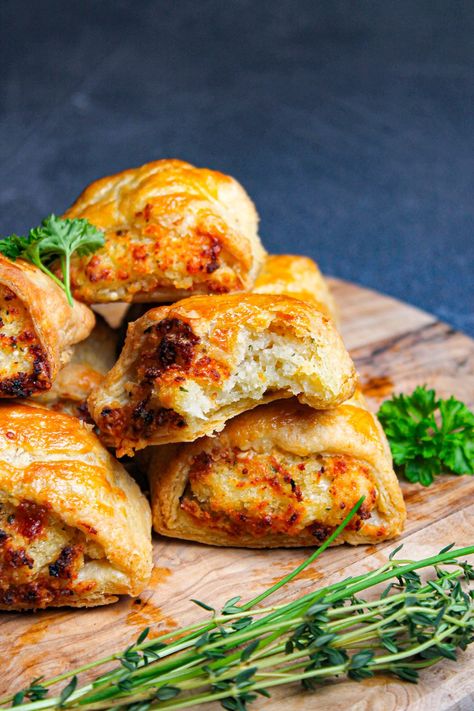 Herby Cheese and Onion Rolls Onion Rolls, Sausage Rolls Recipe, Vegetarian Sausages, Savory Pastry, Cheese Dishes, Homemade Pastries, Sausage Rolls, Savoury Baking, Puff Pastry Recipes