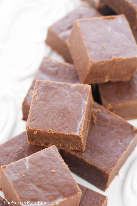 Fudge Squares, 2 Ingredient Fudge, Chocolate Walnut Fudge, Maple Fudge, Gluten Free Holiday Recipes, Gluten Free Pumpkin Spice, Nutella Fudge, Walnut Fudge, Microwave Fudge