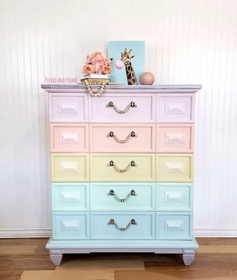 Rainbow Furniture, Deco Violet, Furniture Makeover Ideas, Diy Furniture Makeover Ideas, Deco Pastel, Rainbow Bedroom, Pastel Bedroom, Unicorn Spit, Thrift Store Furniture