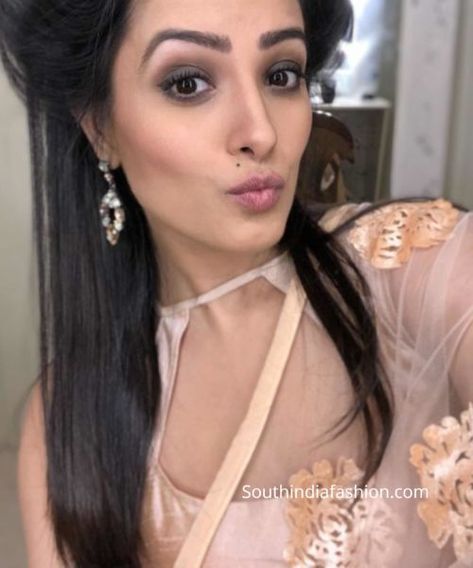 Celebrity Blouse Designs, Stylish Saree Blouse, Shagun Blouse Designs, Blouse Designs Trendy, Halter Neck Blouse Design, Cold Shoulder Blouse Designs, Anita Hassanandani, Indian Dress Up, Needle And Thread Dresses