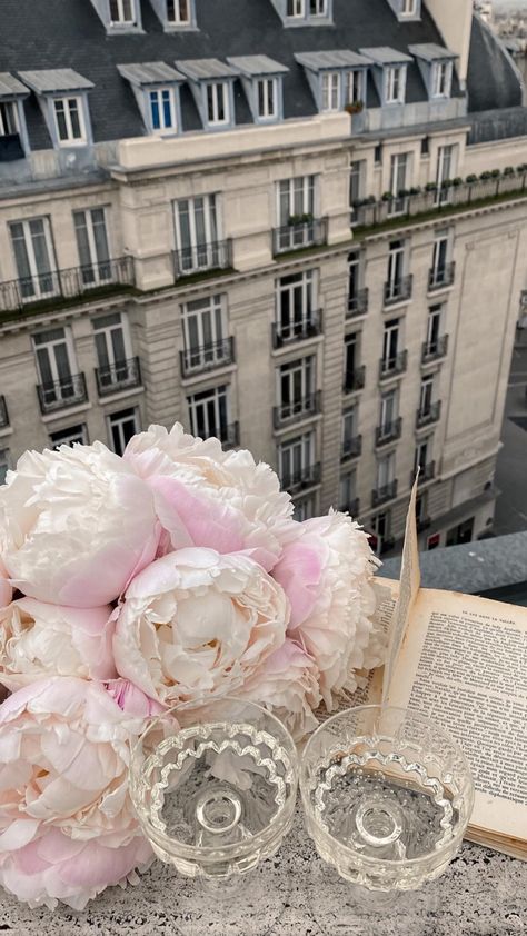 Flores Wallpaper, Some Beautiful Pictures, Boquette Flowers, Pastel Pink Aesthetic, Flower Therapy, Beautiful Bouquet Of Flowers, Beautiful Flower Arrangements, Bouquet Of Flowers, City Break