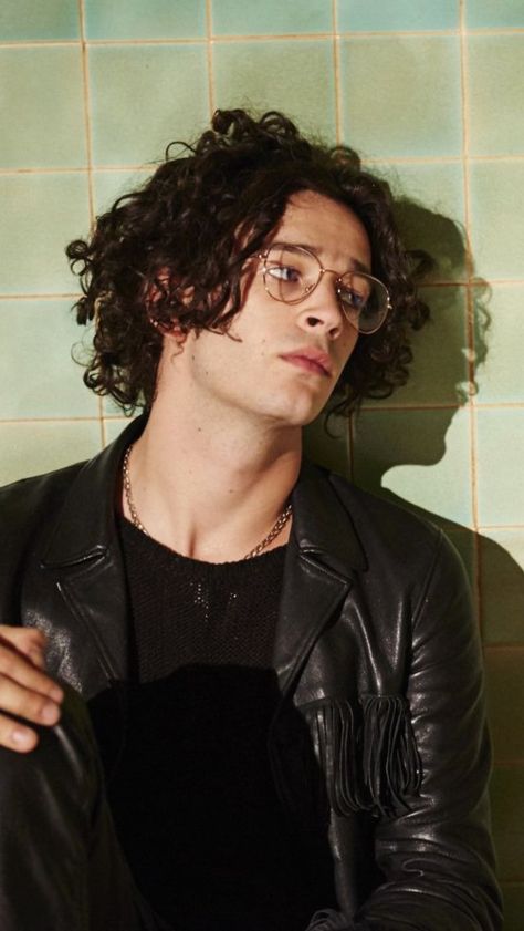 p i n t e r e s t : ⚪Candy Milk⚫ Matty 1975, Truman Black, Matthew Healy, The 1975 Matty, George Daniel, Matt Healy, Matty Healy, Celebrities Humor, The 1975