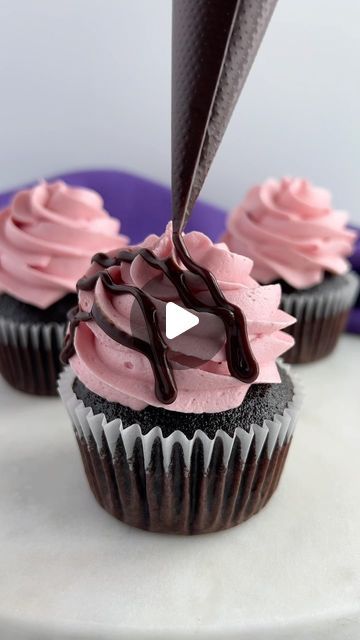 Pretty Fall Cupcakes, Cupcake Combinations, Pink Cupcakes Decoration, Birthday Cupcake Decorating Ideas, Cupcake Decorating Videos, Creative Cupcakes Ideas, Cupcakes Decoration Birthday, Elegant Cupcake Designs, Simple Cupcake Designs