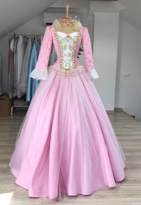 Barbie Halloween, Pink Costume, Barbie Costume, Barbie Gowns, Disney Princess Dresses, Barbie Princess, Fairytale Dress, Princess Outfits, Fantasy Dress