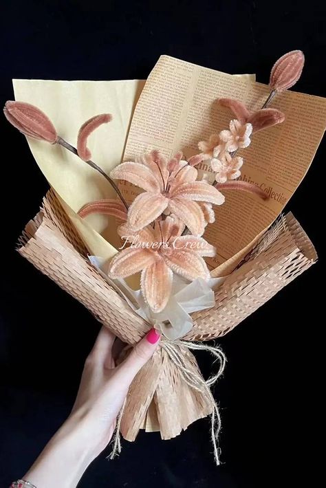 Flower bouquet to celebrate life's big moments: special lily bouquet in soft brown color Bouquet Unique, Flower Home Decoration, Flowers Pot, Diy Bouquet Wrap, Fleurs Diy, Flower Bouquet Diy, Mini Flowers, Diy Pipe, Unique Bouquet