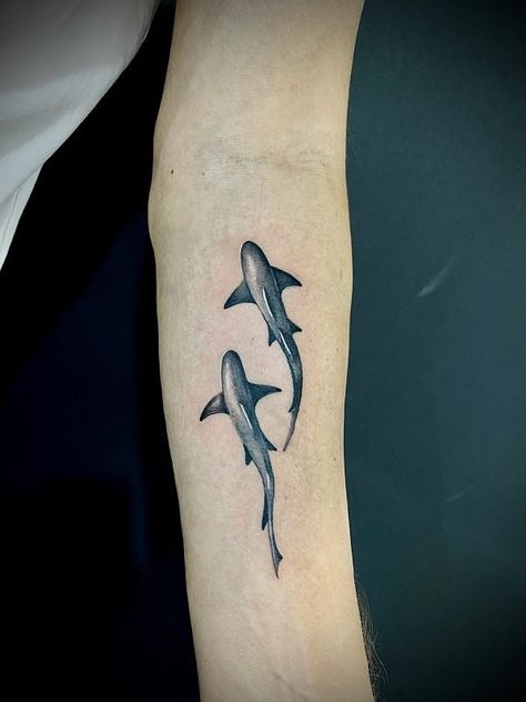 Small Shark Tattoo, Shark Tattoo Ideas, Hai Tattoo, Nautical Tattoo Sleeve, Shark Tattoo, Cool Chest Tattoos, Ocean Tattoos, Theme Tattoo, Shark Tattoos