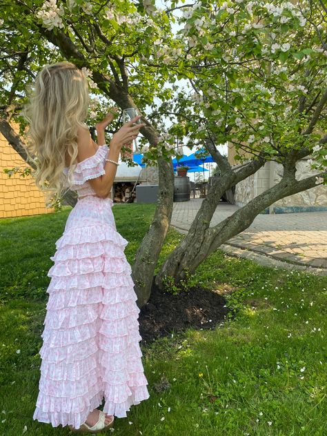 Cute Shopping Aesthetic, Elegant Sun Dress, Photo Ideas With Dress, Backyard Wedding Guest Outfit, Princess Style Outfits, Spring Dresses Aesthetic, Wedding Outfit Aesthetic, Pretty Outfits Summer, Long Pink Prom Dresses