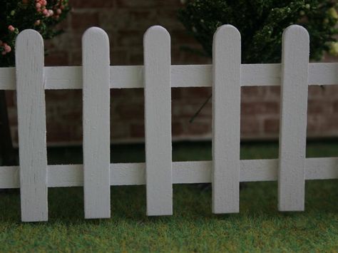 Dolls House White Picket Fence from The Wonham Collection. C86. Mini Fence, White Fence, Doll Furniture Diy, White Picket Fence, House Miniatures, Diy Building, House Miniature, Wooden Fence, Miniature Houses