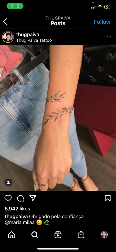 Braclet Tattoo, Arm Wrap Tattoo, Wrap Around Wrist Tattoos, Around Arm Tattoo, Wrap Around Tattoo, Cuff Tattoo, Flower Tattoo Ideas, Wrap Tattoo, Single Needle Tattoo