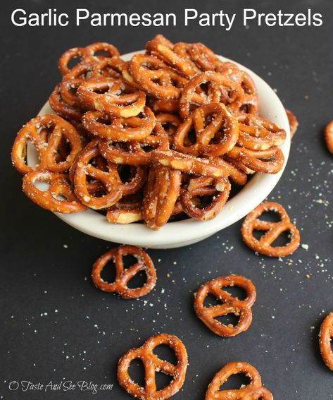 Garlic Parmesan Pretzels, Garlic Parmesan Pretzel Recipe, Parmesan Pretzels, Party Pretzels, Lake Snacks, Inexpensive Snacks, Spiced Pretzels, Xmas Morning, Check Mix