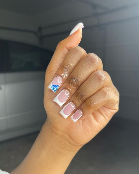 Nails Chavvy, Boujee Short Acrylic Nails, Baddie Nails Acrylic Designs Short Square, Short Nails Acrylic Summer 2024, Holiday Nails Summer Acrylic, Floral Nails Summer, Acrylic Nails Ombre, Hoilday Nails, French Manicure Glitter